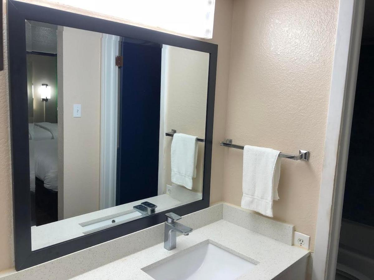 Travelers Inn And Suites Wharton Dış mekan fotoğraf